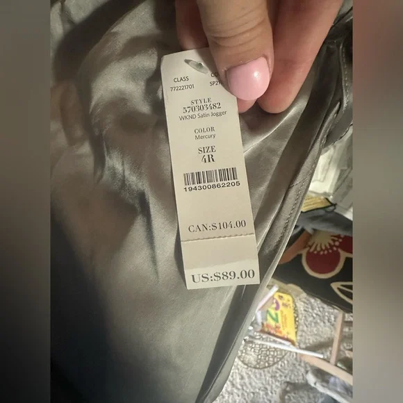 White House Black‎ Market Pant Weekend Satin Jogger NWT Womens 4 silver - Picture 3 of 4